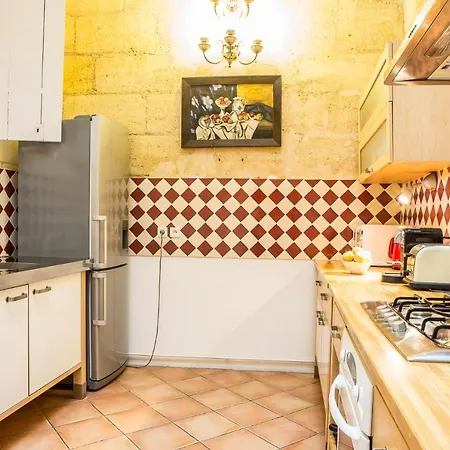 Exceptionnelle Maison, Emplacement De Reve Dans Le Quartier Trendy De * Bordeaux