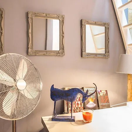 Exceptionnelle Maison, Emplacement De Reve Dans Le Quartier Trendy De *